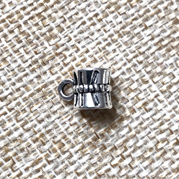 🔴 5 for $10 ONE Vintage Style Silver Tone Mug Pendant - Picture 1 of 4